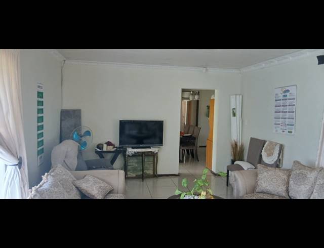 3 BEDROOM FREEHOLD FOR SALE IN SUNNYRIDGE